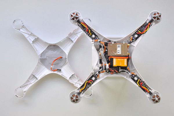 het moederbord van een drone kan nat worden en beschadigen moederbord DJI Phantom drone onderdelen