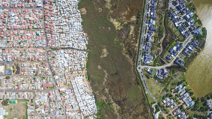 drone captures the gap between rich and poor 6